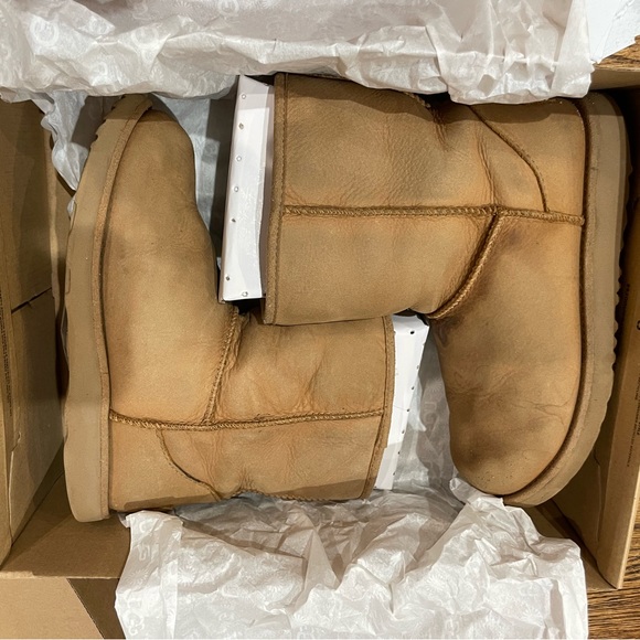 Kids UGG Chestnut Boots Size 2 - Picture 3 of 6